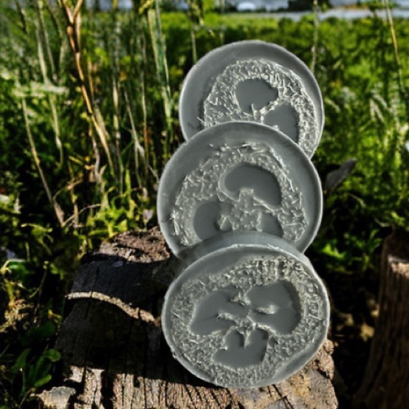 1 - Hand Crafted Loofah Charcoal Soap - Eucalyptus and vanilla - Picture 2 of 6